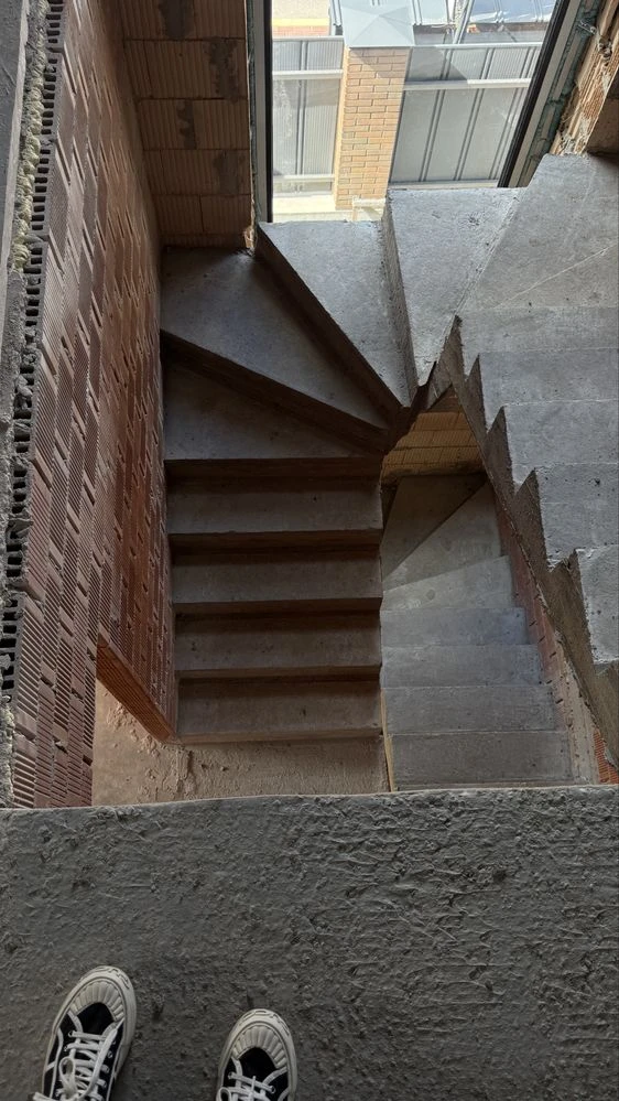 Standalone townhouse 143 m² with stained glass windows, 3 floors