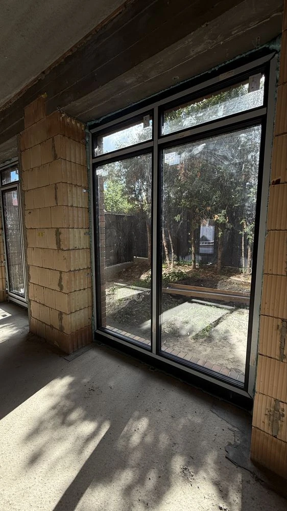 Standalone townhouse 143 m² with stained glass windows, 3 floors