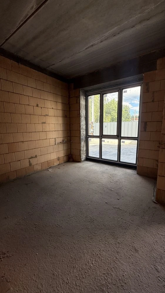 Standalone townhouse 143 m² with stained glass windows, 3 floors