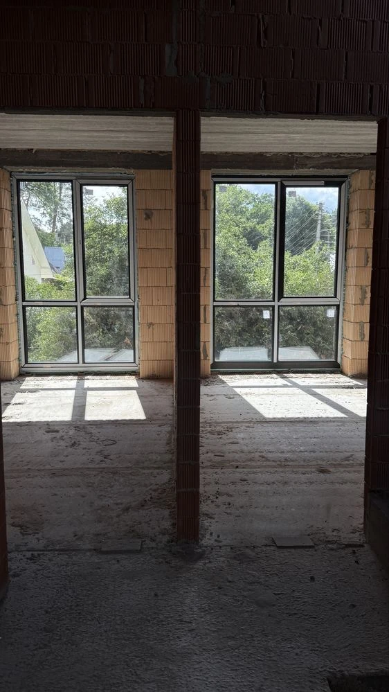 Standalone townhouse 143 m² with stained glass windows, 3 floors