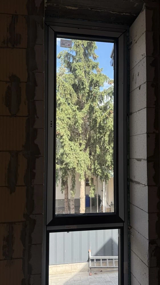 Standalone townhouse 143 m² with stained glass windows, 3 floors