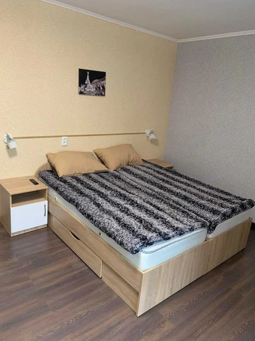 Large house for sale. 10 rooms. 360 square meters. City center