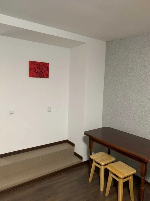 Large house for sale. 10 rooms. 360 square meters. City center