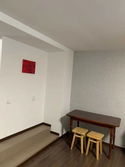 Large house for sale. 10 rooms. 360 square meters. City center