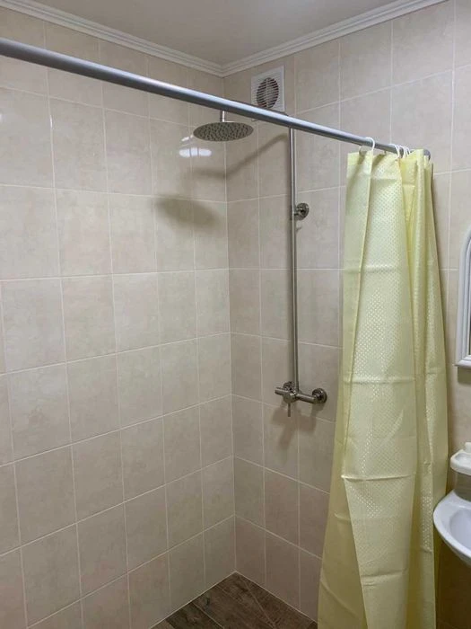 Large house for sale. 10 rooms. 360 square meters. City center