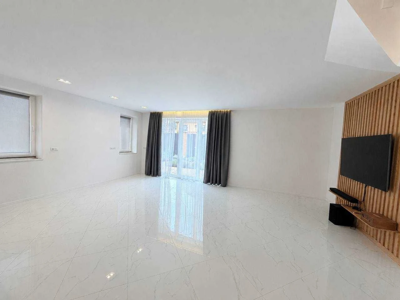 Duplex with New Renovation and 2.5 Acres of Land