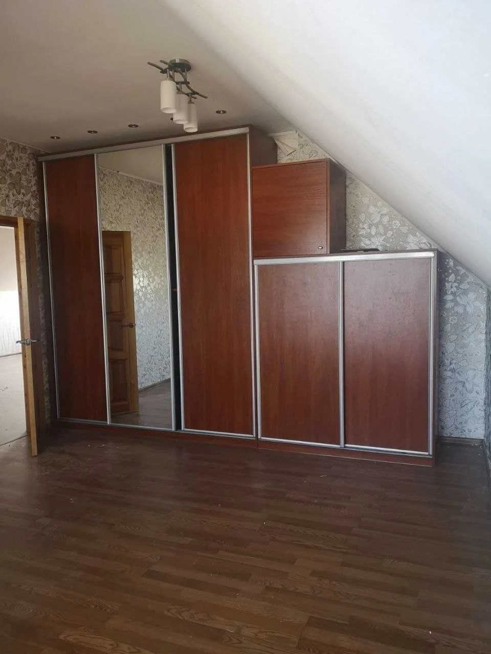 Продається великий будинок з підвалом у місті Ірпінь!