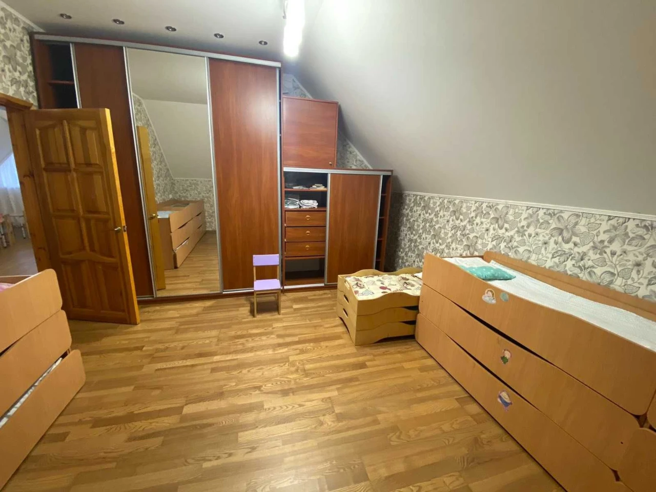 Продається великий будинок з підвалом у місті Ірпінь!