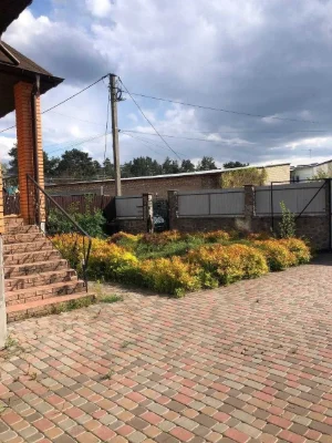 Продається великий будинок з підвалом у місті Ірпінь!