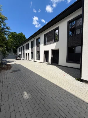 Sale of townhouse near park, school. Gasified, units