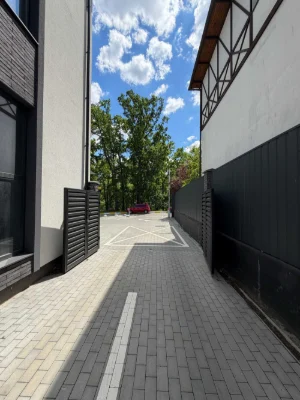 Sale of townhouse near park, school. Gasified, units