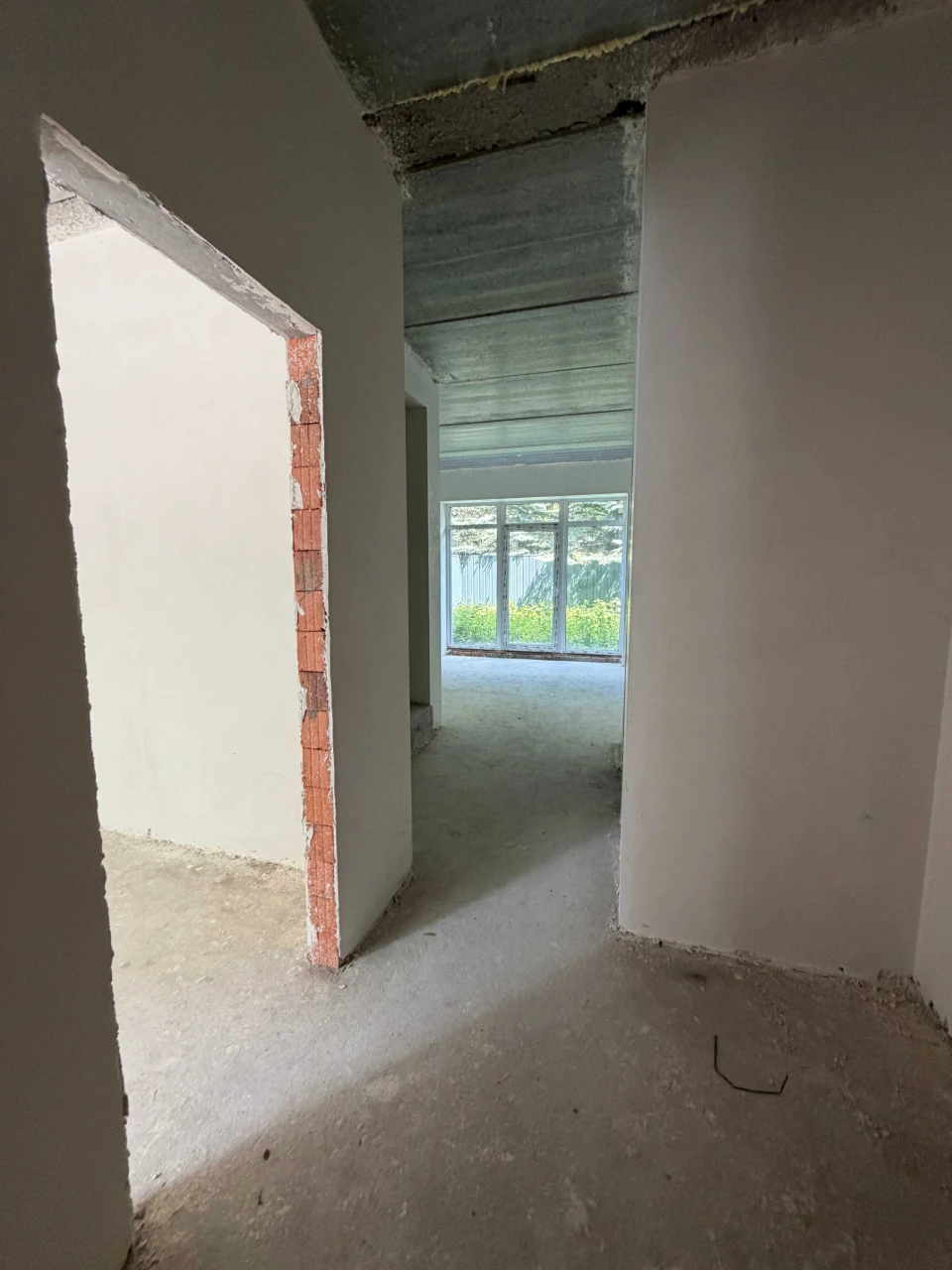 Sale of townhouse near park, school. Gasified, units