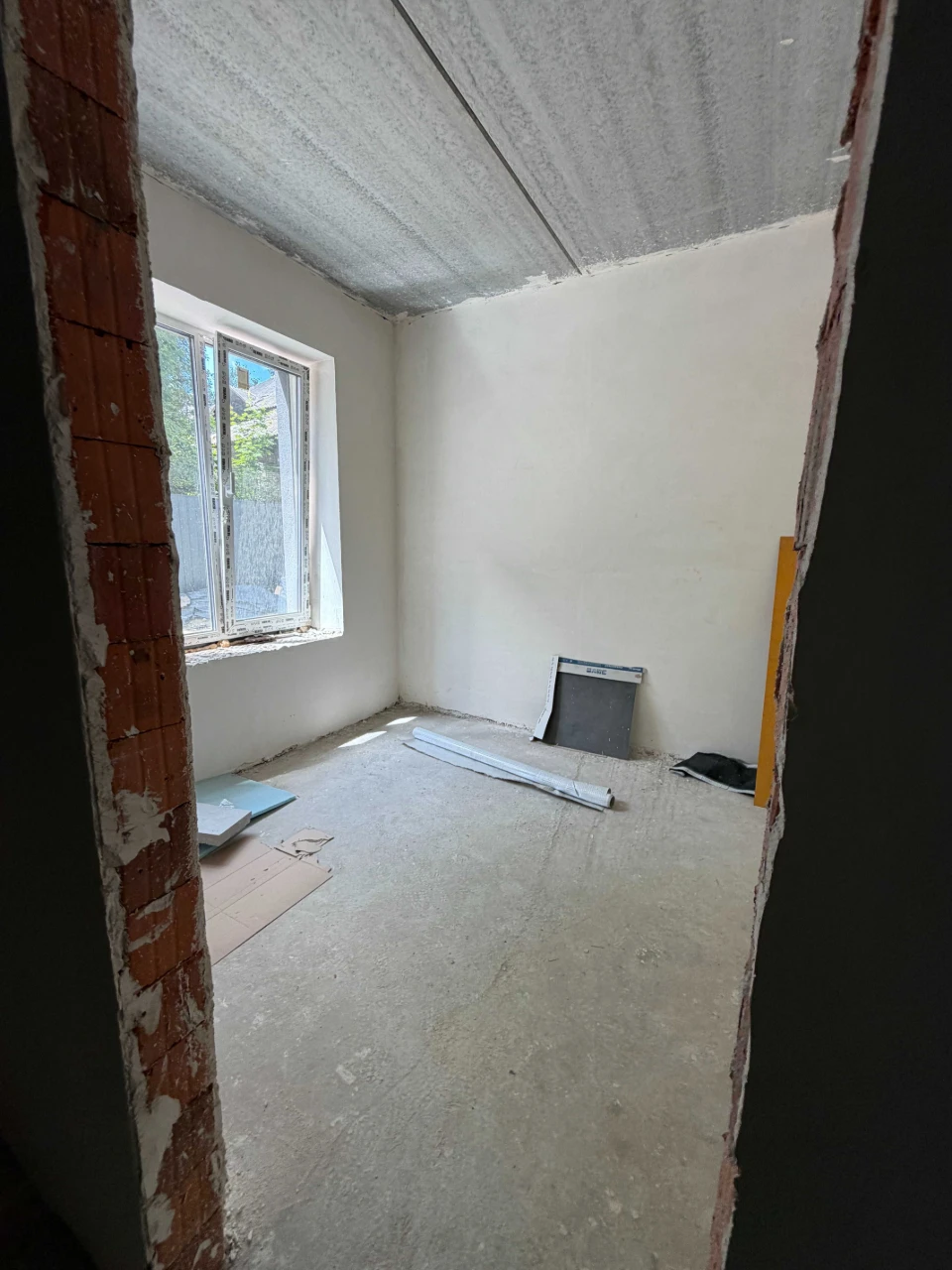 Sale of townhouse near park, school. Gasified, units