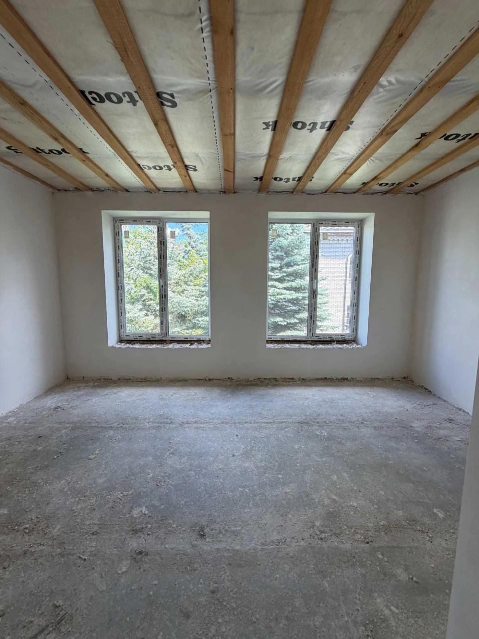 Sale of townhouse near park, school. Gasified, units