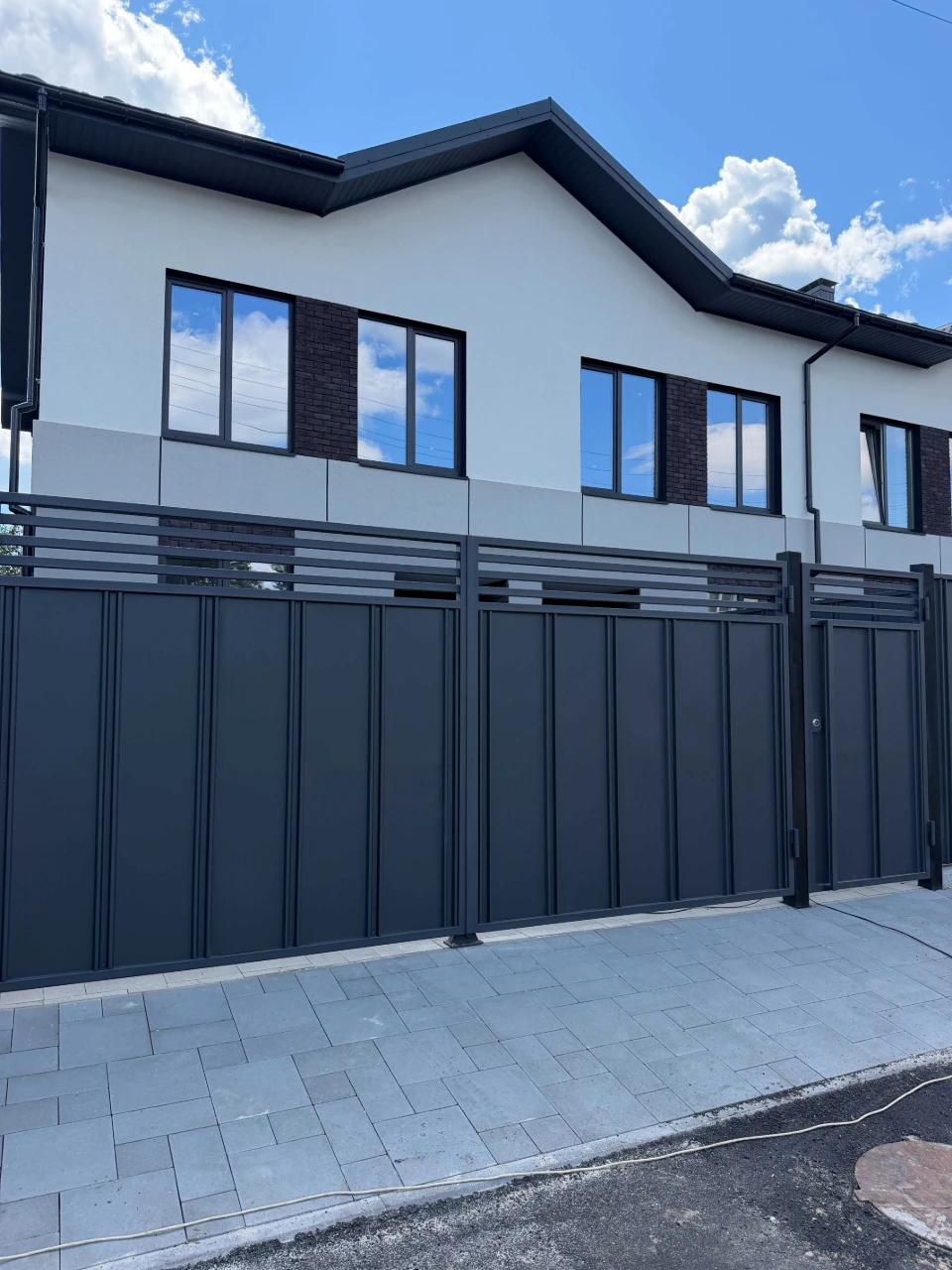 Corner townhouse in Irpin, with gas and convenient access to Kyiv