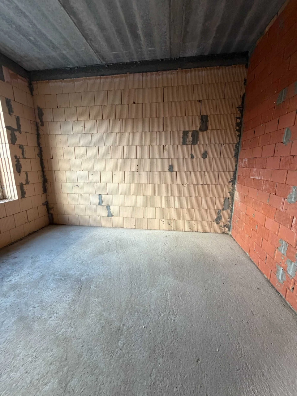 Corner townhouse in Irpin, with gas and convenient access to Kyiv
