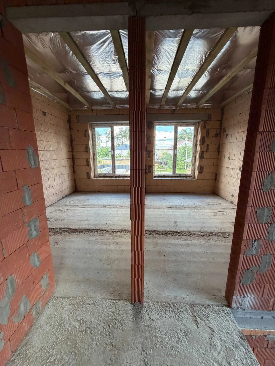Corner townhouse in Irpin, with gas and convenient access to Kyiv