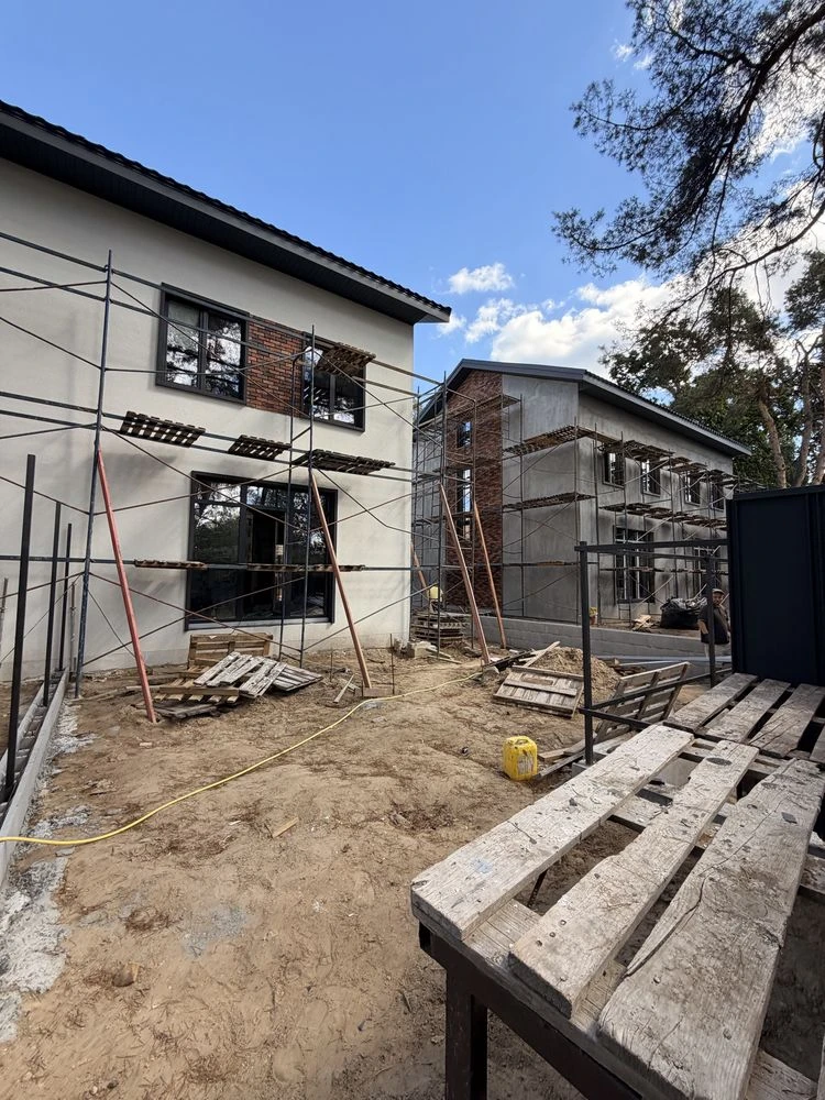 For Sale Duplex Irpin Gas lease own private plot