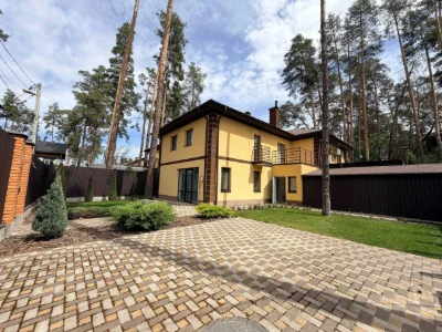 Продається Квадробудинок з ремонтом, ділянка 2.5 сотки, серед