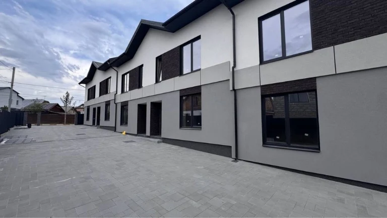 Sale of a side Townhouse, Citizen's Street