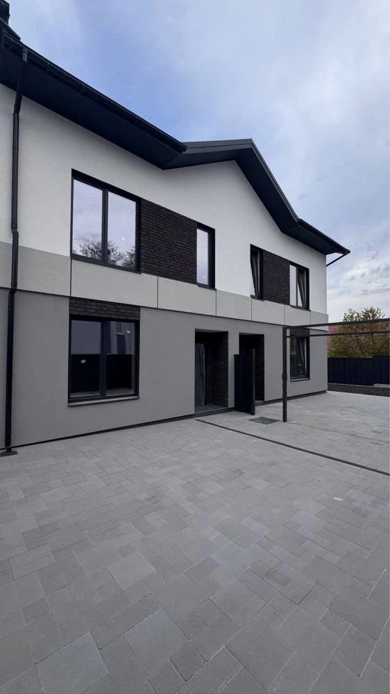 Sale of a side Townhouse, Citizen's Street