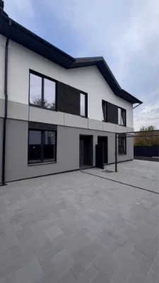 Sale of a side Townhouse, Citizen's Street