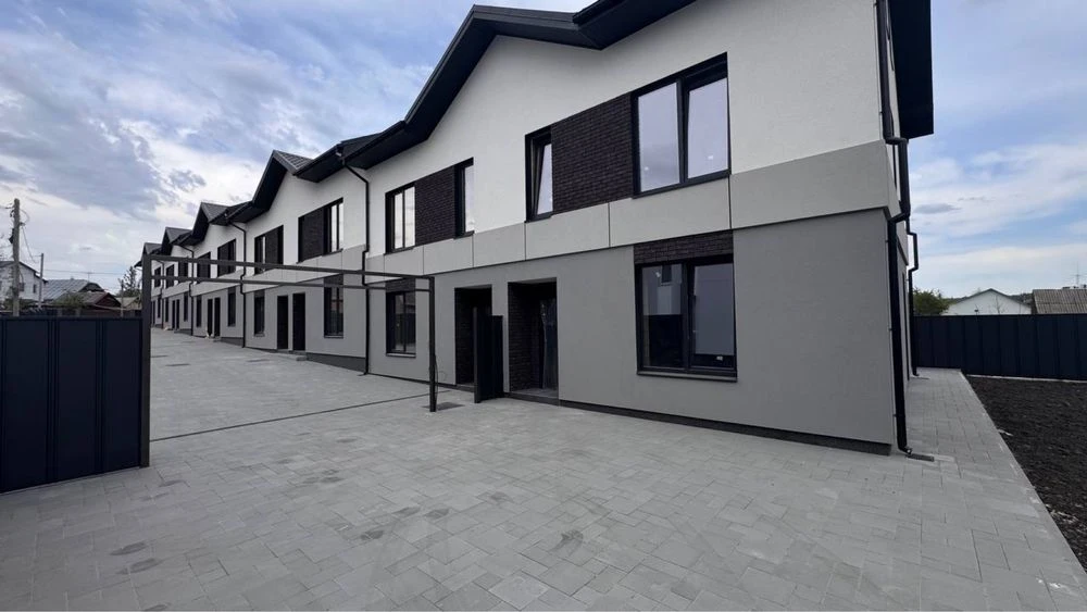 Sale of a side Townhouse, Citizen's Street