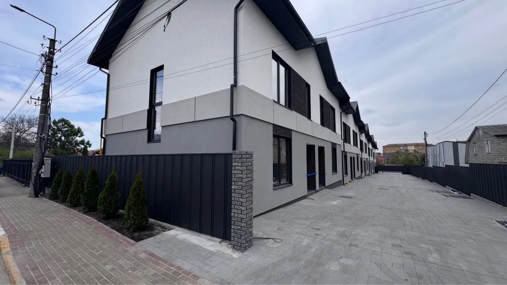 Sale of a side Townhouse, Citizen's Street