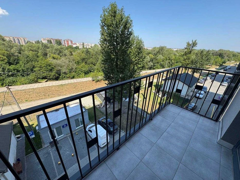Простора квартира з класним плануванням (Паркова алея)