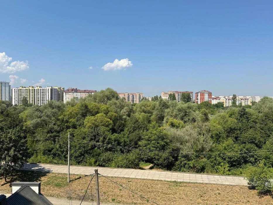 Простора квартира з класним плануванням (Паркова алея)