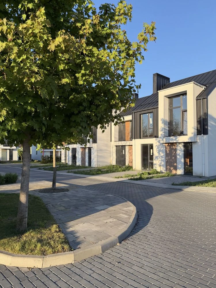 Таунхаус 130 м2 кутовий з великою ділянкою.Газ Центральні ко