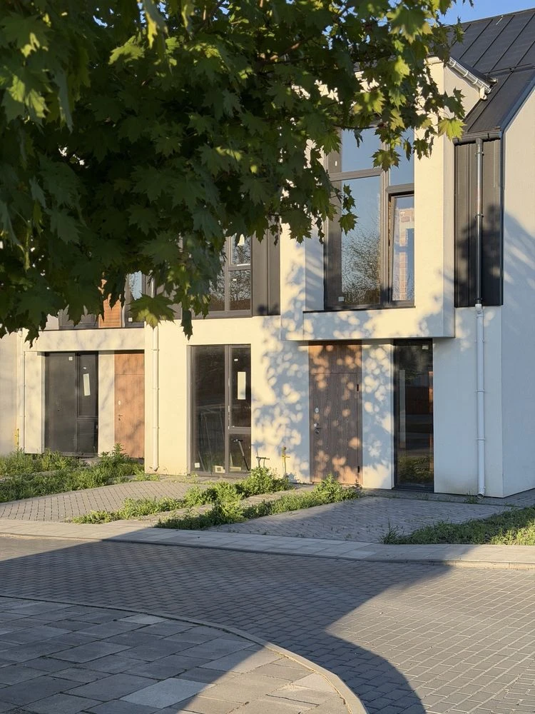 Таунхаус 130 м2 кутовий з великою ділянкою.Газ Центральні ко