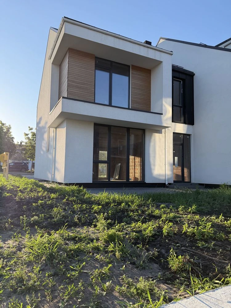 Таунхаус 130 м2 кутовий з великою ділянкою.Газ Центральні ко
