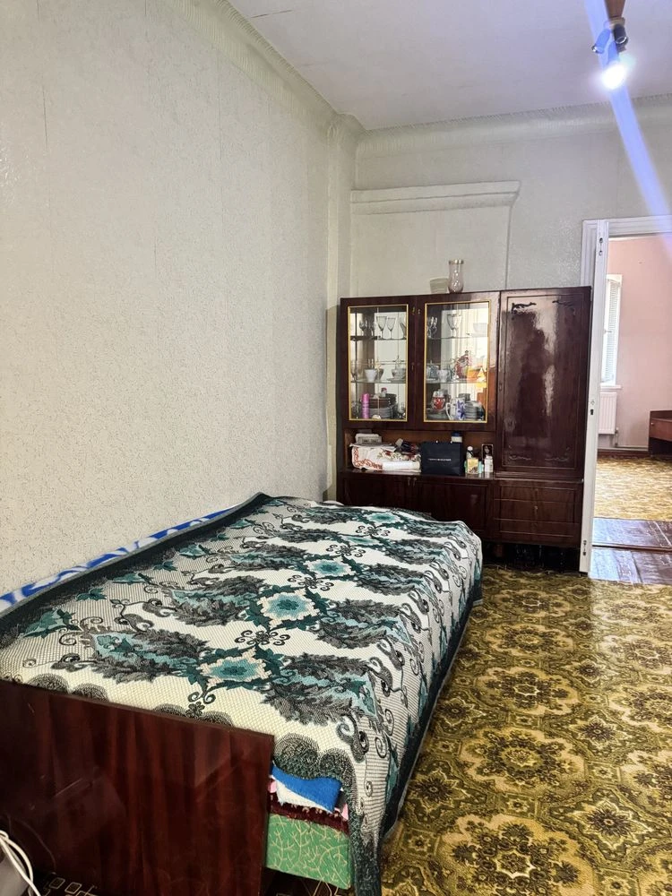 Продам пів будинку  з ділянкою 4 сотки в Ірпені