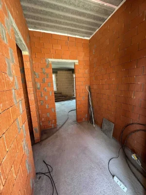DUPLEX WITH ATTIC AND PRIVATE COURTYARD, 100 SQM IN IRPINI.