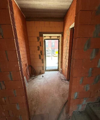 DUPLEX WITH ATTIC AND PRIVATE COURTYARD, 100 SQM IN IRPINI.