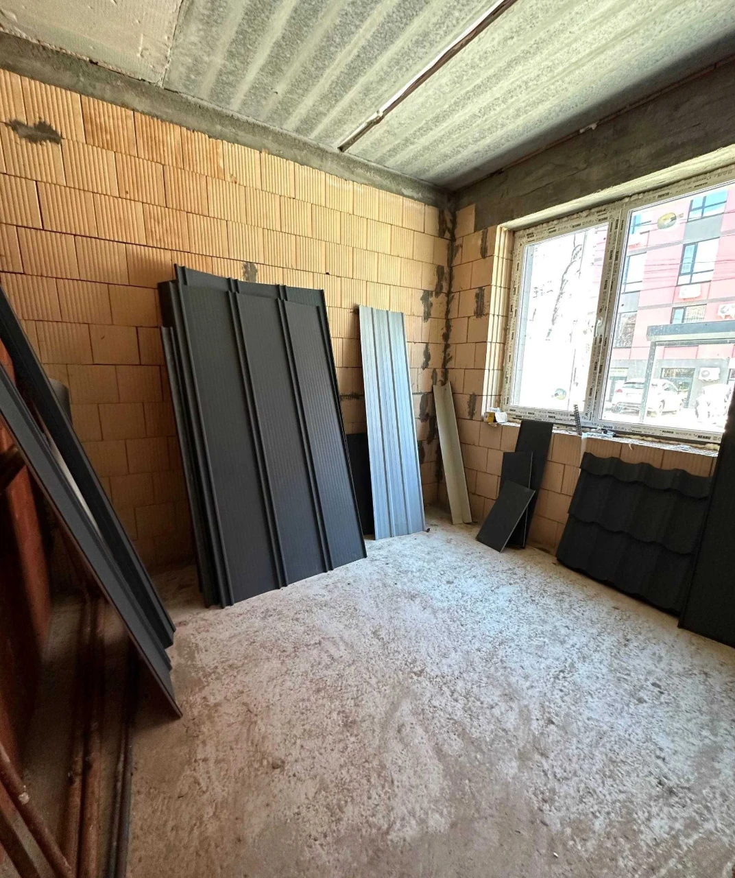 DUPLEX WITH ATTIC AND PRIVATE COURTYARD, 100 SQM IN IRPINI.