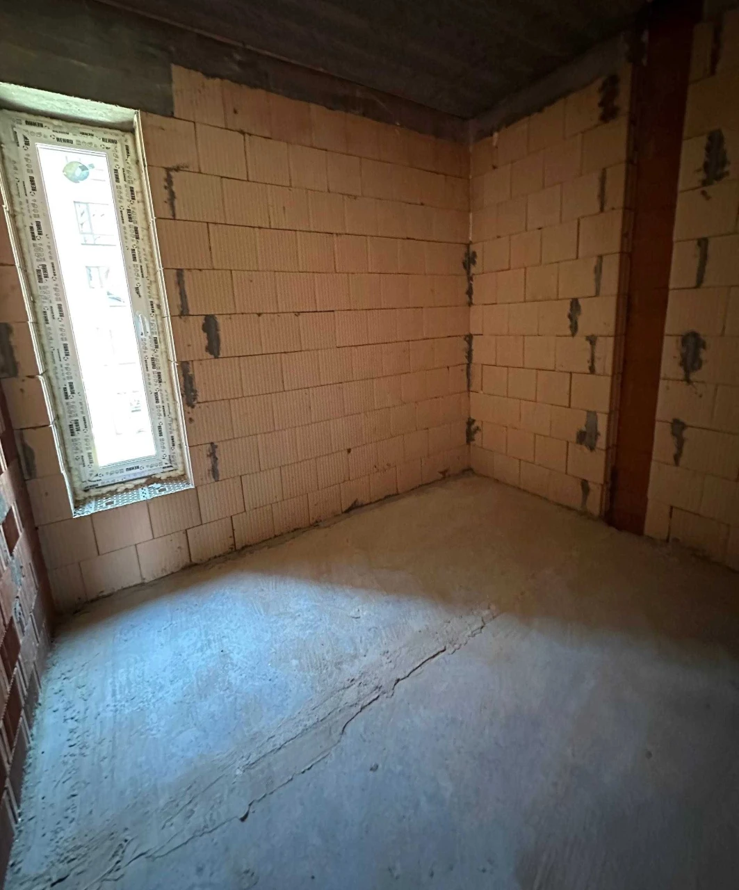 DUPLEX WITH ATTIC AND PRIVATE COURTYARD, 100 SQM IN IRPINI.