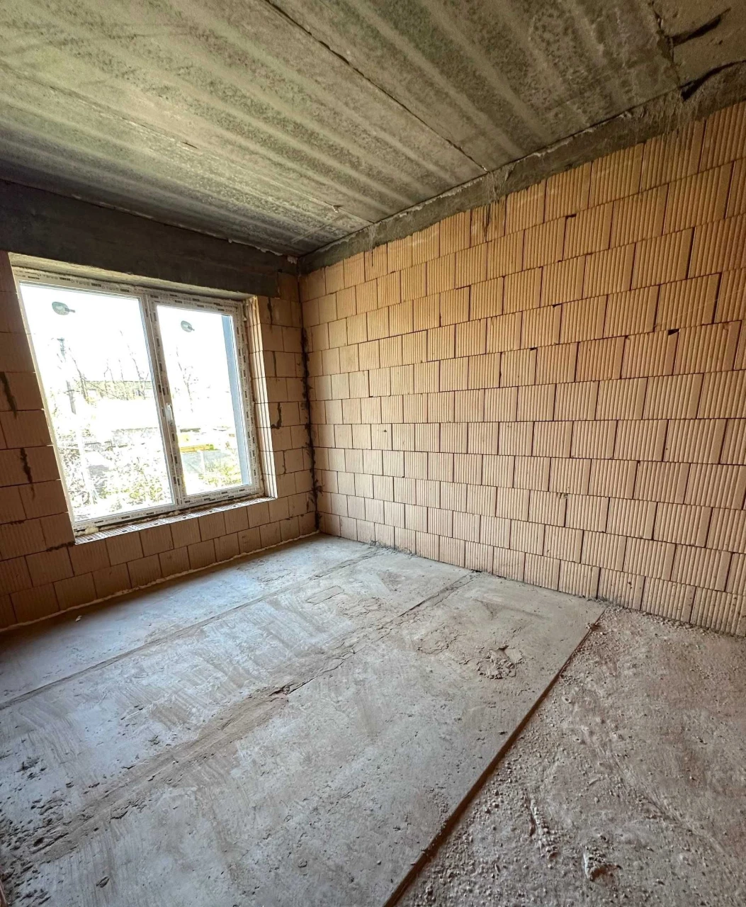 DUPLEX WITH ATTIC AND PRIVATE COURTYARD, 100 SQM IN IRPINI.