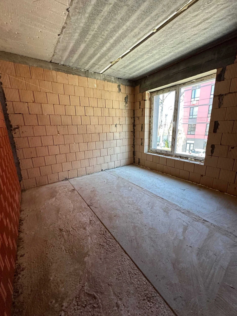 DUPLEX WITH ATTIC AND PRIVATE COURTYARD, 100 SQM IN IRPINI.