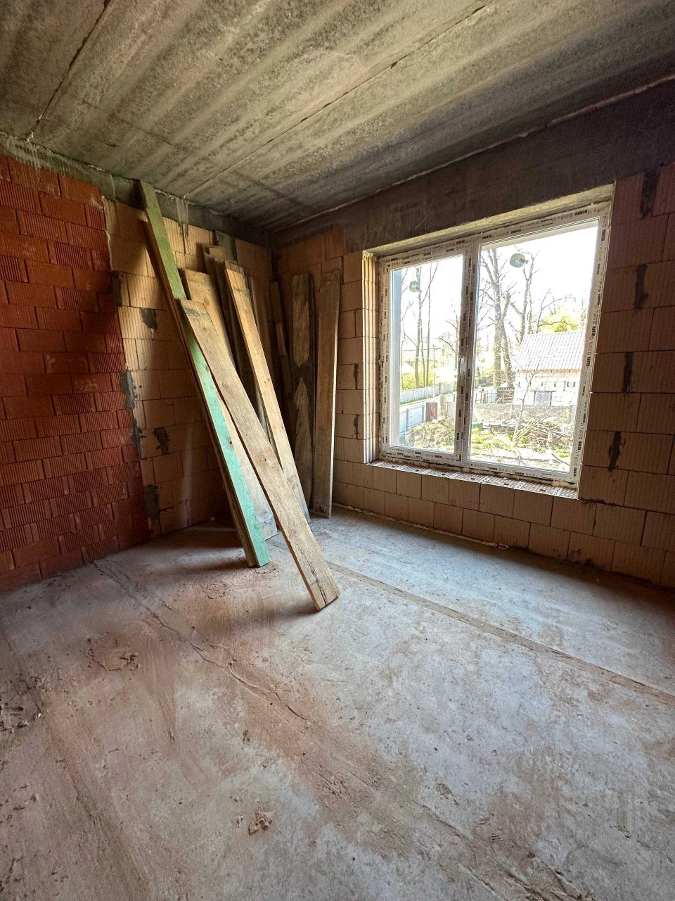 DUPLEX WITH ATTIC AND PRIVATE COURTYARD, 100 SQM IN IRPINI.