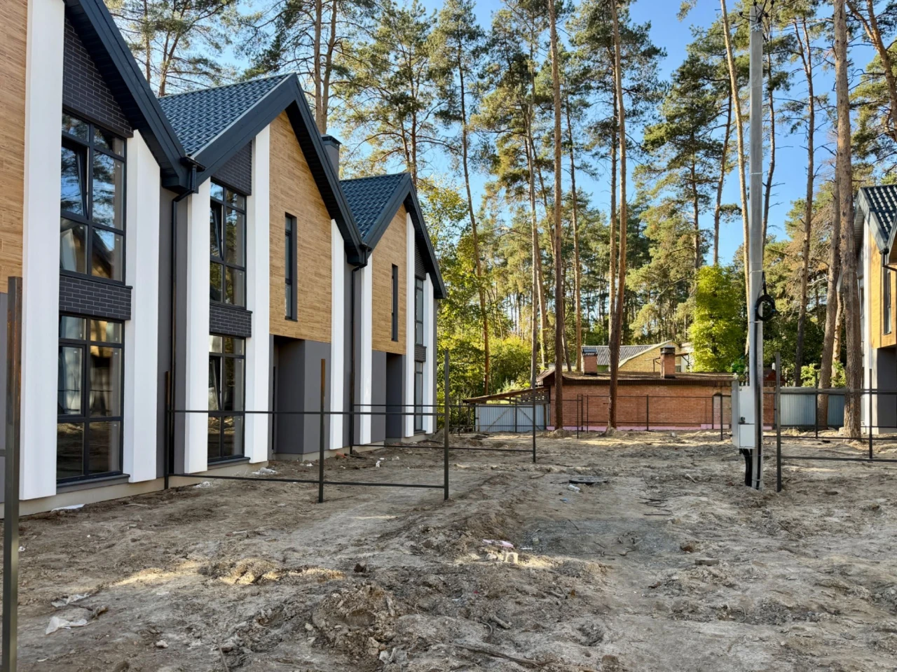 Townhouse in Irpin with good plots, 107 sq m + 2 acres, Gas, Central
