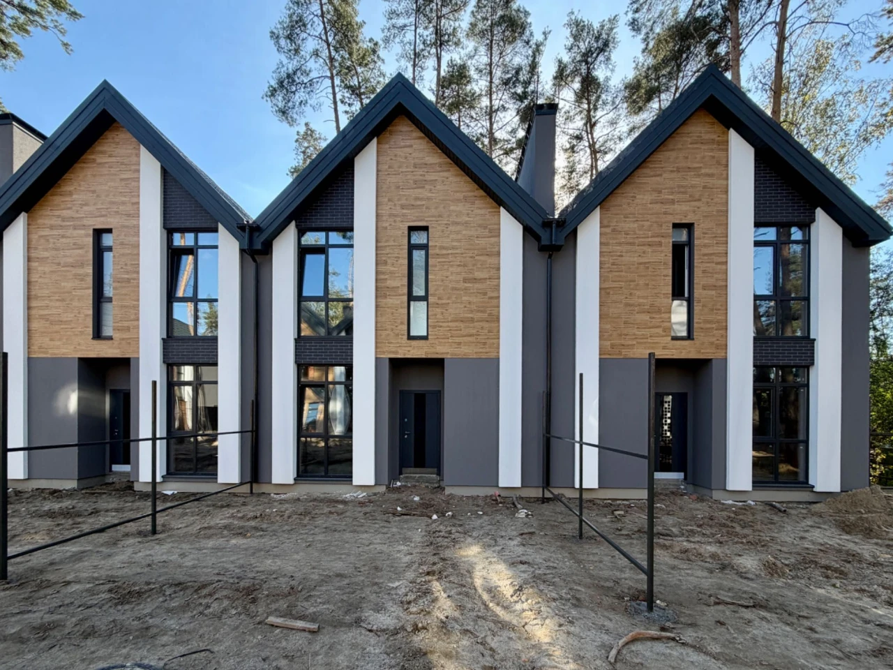 Townhouse in Irpin with good plots, 107 sq m + 2 acres, Gas, Central