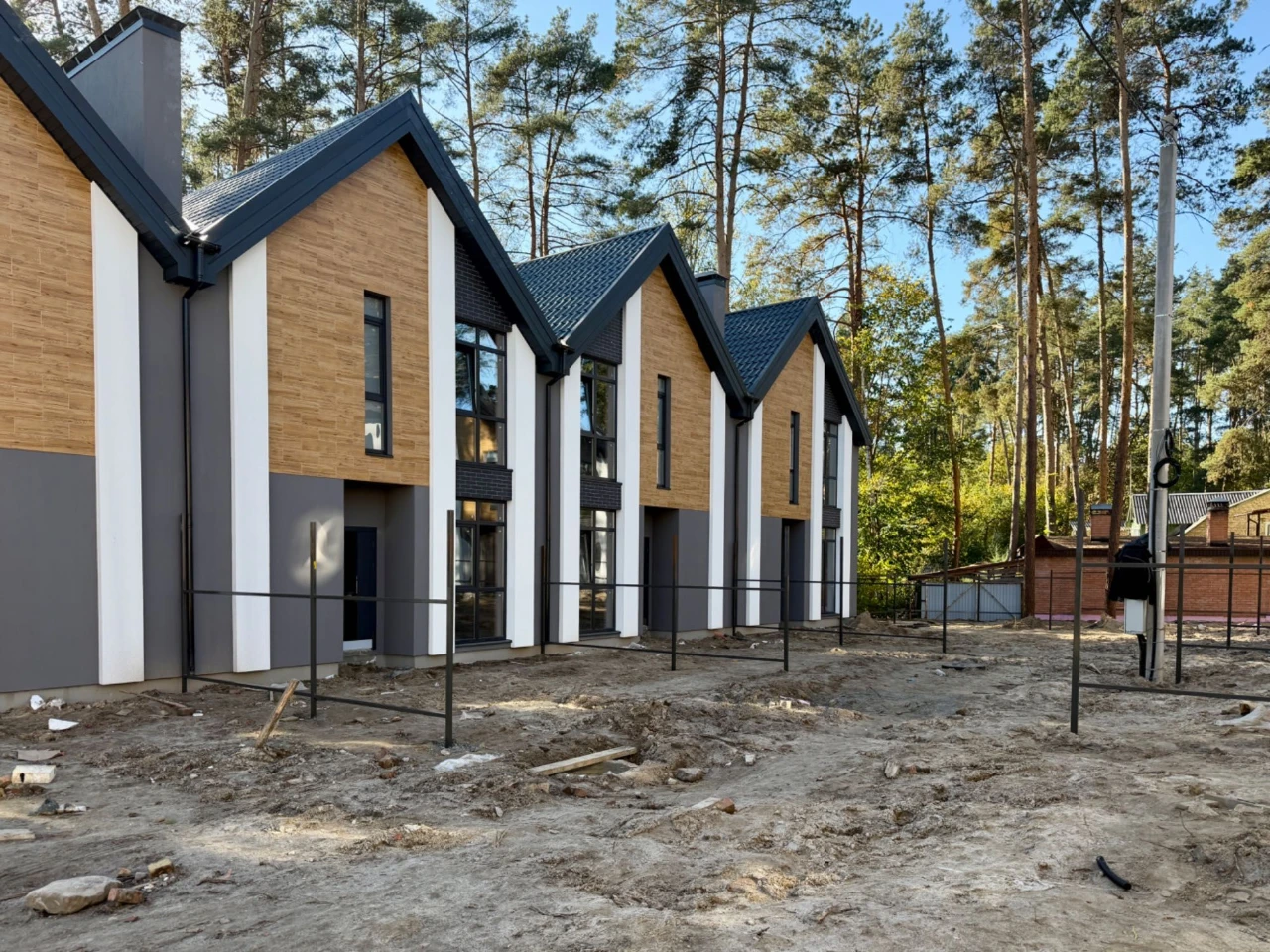 Townhouse in Irpin with good plots, 107 sq m + 2 acres, Gas, Central