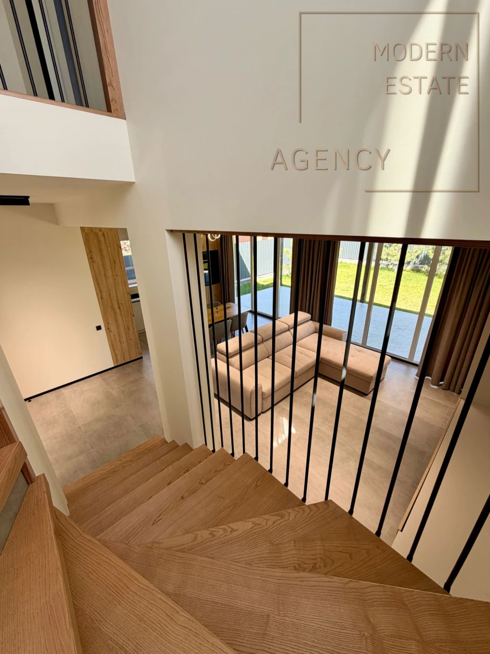 Окрема будівля з ремонтом Стоянка| 188 м²| тераса| ділянка 6