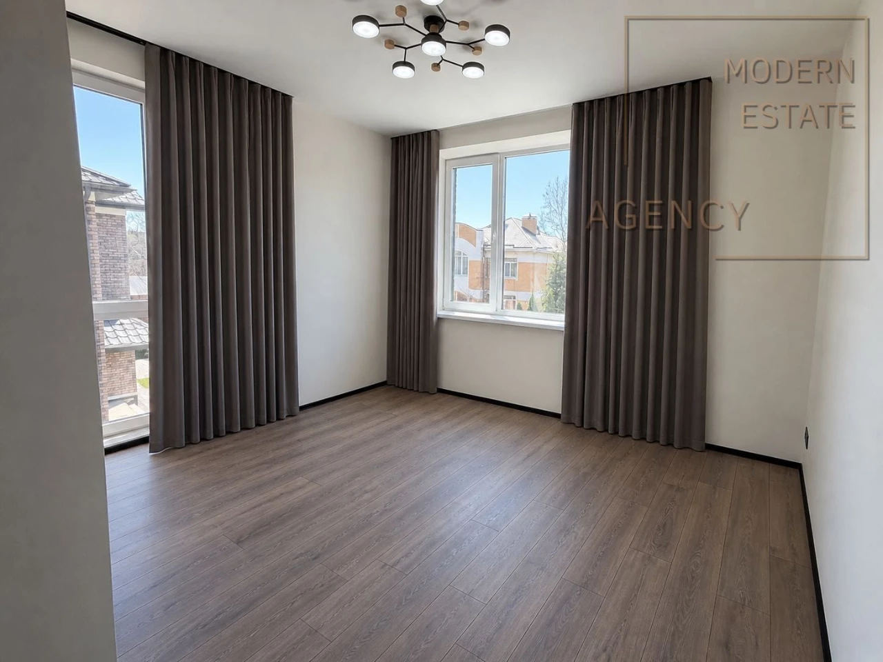 Окрема будівля з ремонтом Стоянка| 188 м²| тераса| ділянка 6