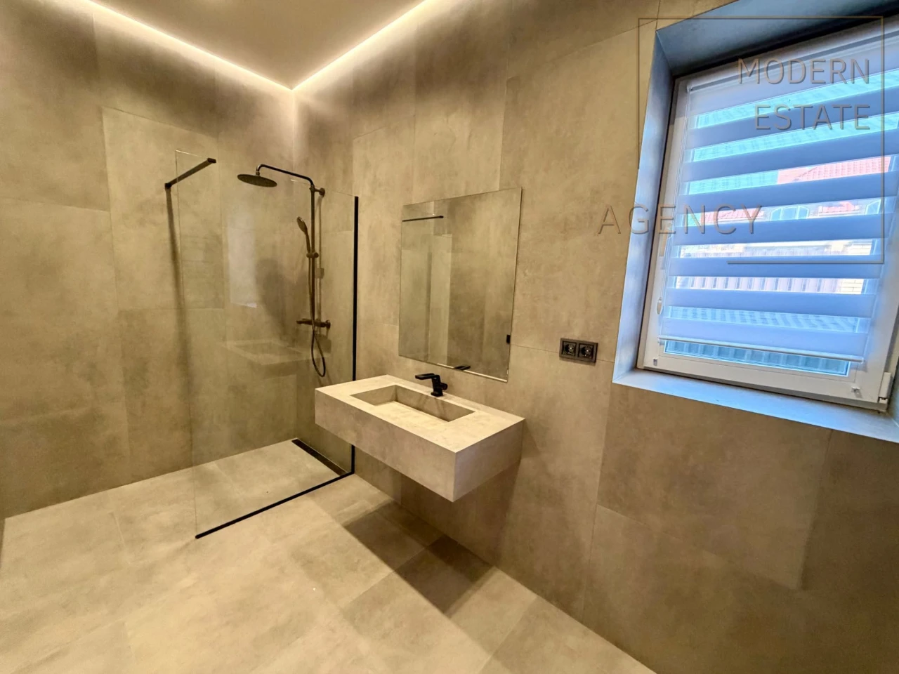 Окрема будівля з ремонтом Стоянка| 188 м²| тераса| ділянка 6