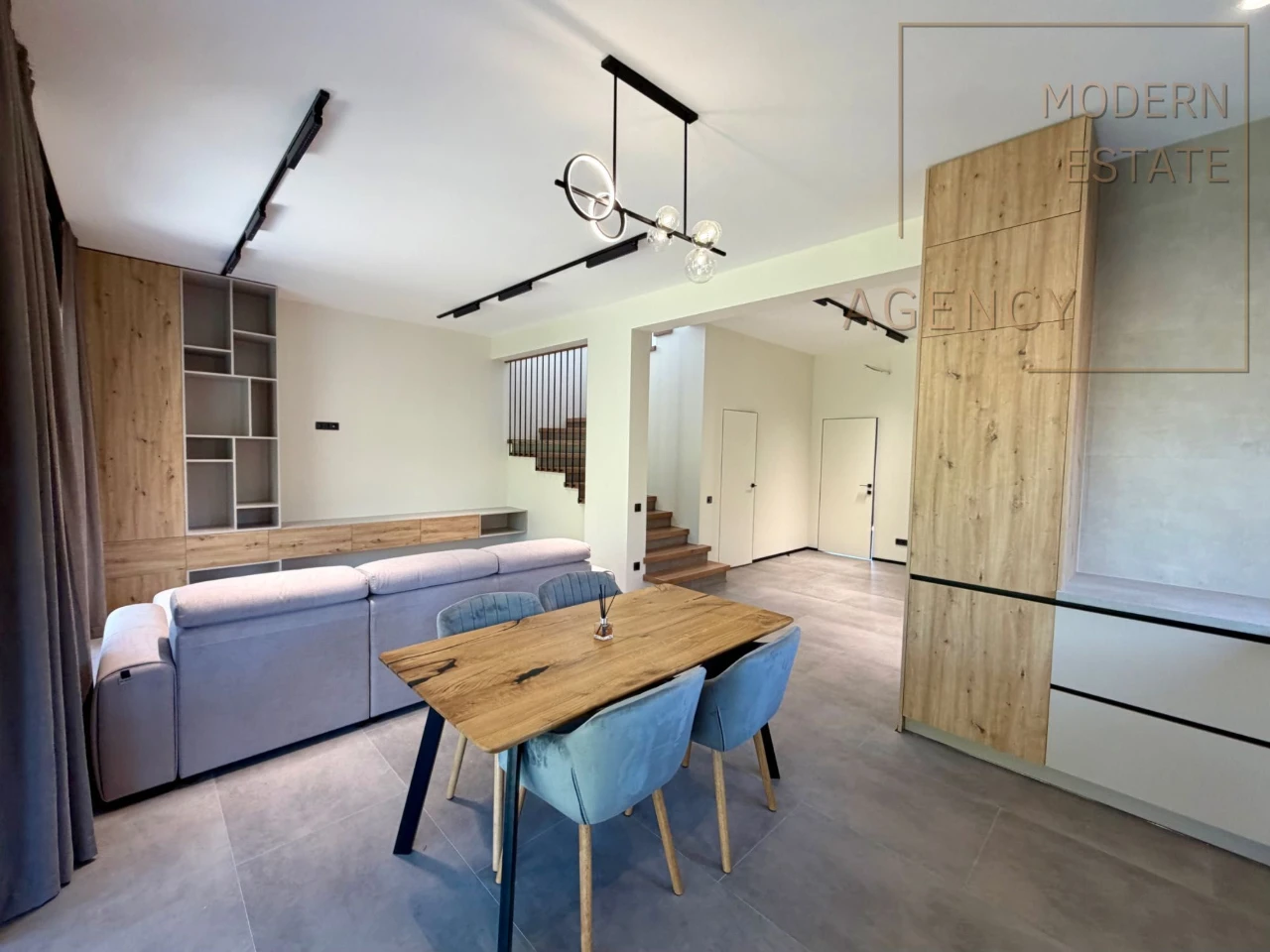Окрема будівля з ремонтом Стоянка| 188 м²| тераса| ділянка 6