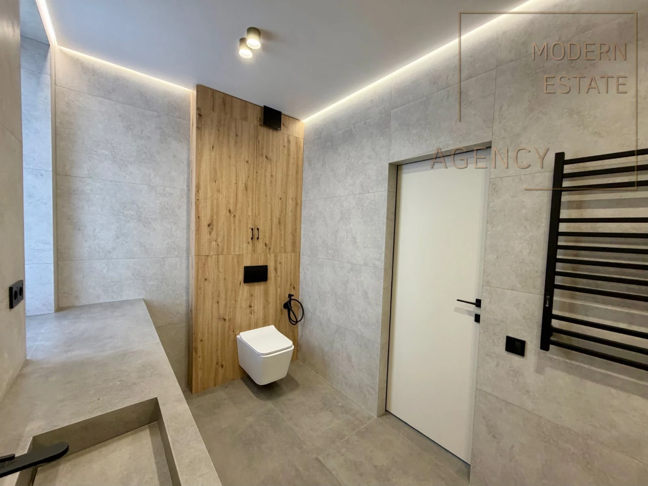 Окрема будівля з ремонтом Стоянка| 188 м²| тераса| ділянка 6