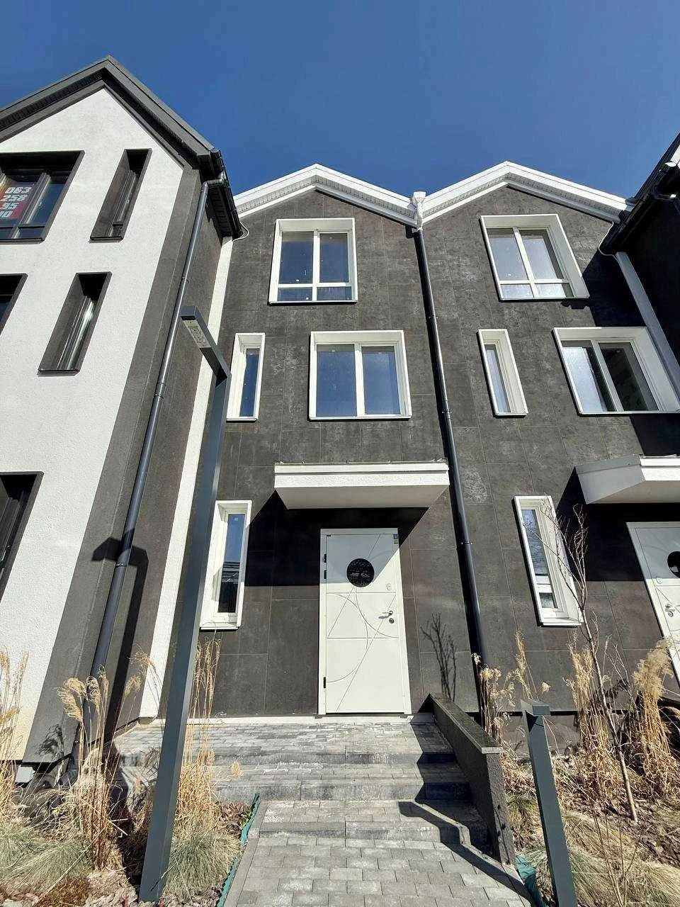 Townhouse 94m² for $53,000 | 3 floors | Profitable investment